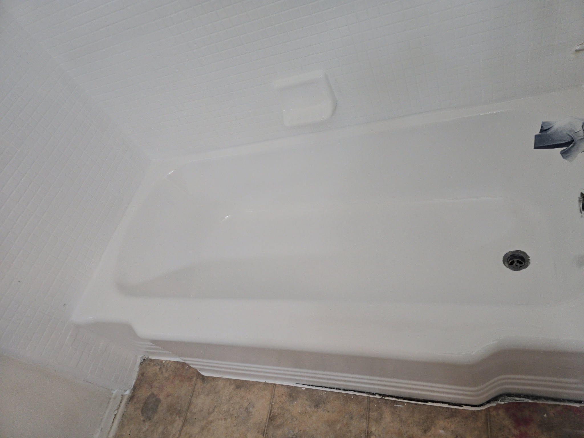 Bathtub Refinishing & Reglazing before and after - After