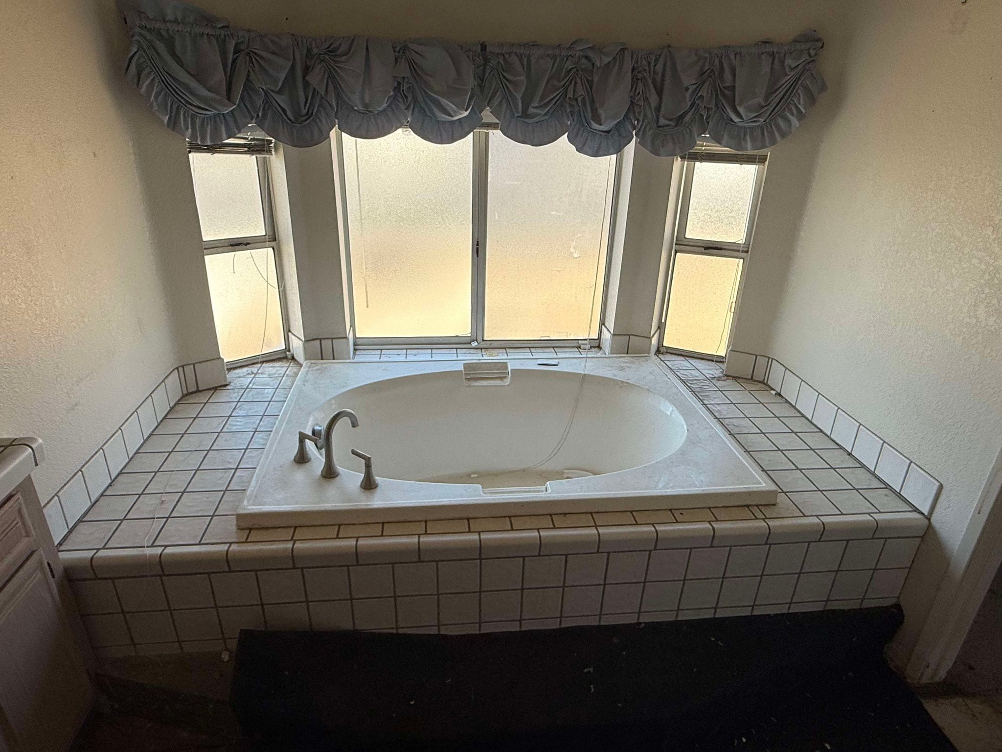 Sink Refinishing before and after - Before