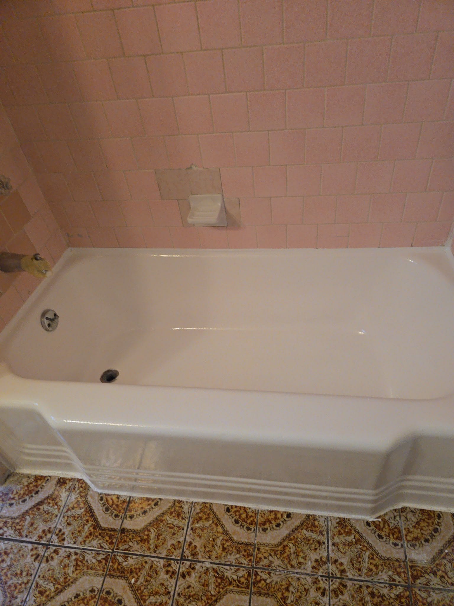 Bathtub Enclosure Refinishing before and after - After